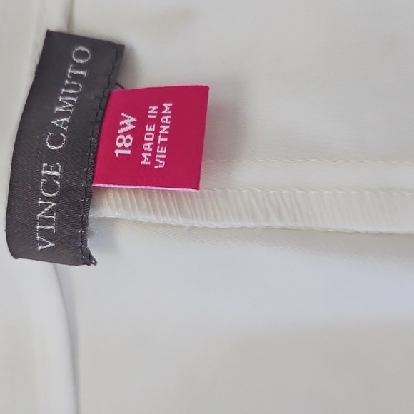 Vince Camuto Off- White Tailored Shorts with 6" Inseam - Picture 8 of 12